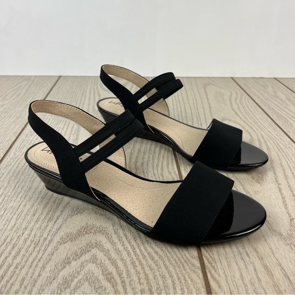 Lifestride Yolo Wedge Strappy Sandals 8.5M Black Fabric $70 - Picture 1 of 10